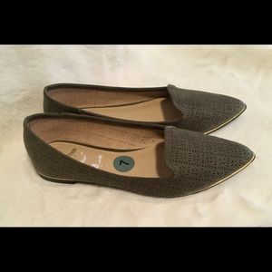 Report Olive Green Flats